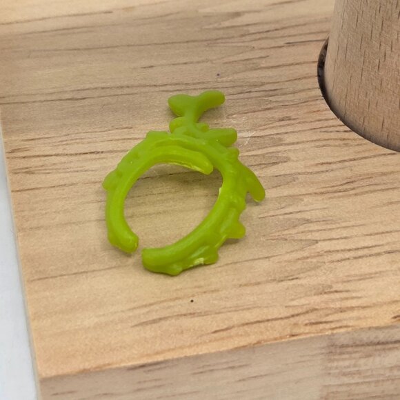 Monster High Venus McFlytrap Doll Necklace - Picture 3 of 4